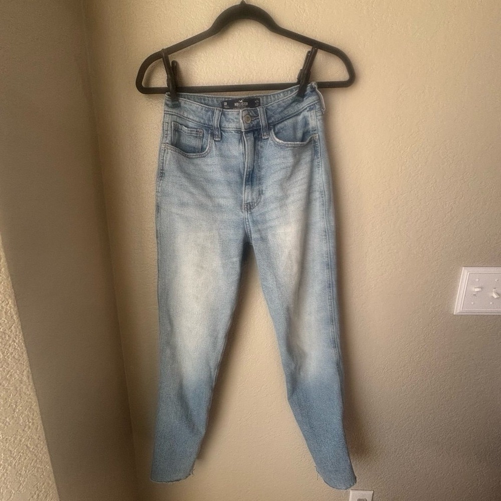 jeans Hollister ultra high rise mom jean‎ 24 x 27 women's /  juniors.   Size 0